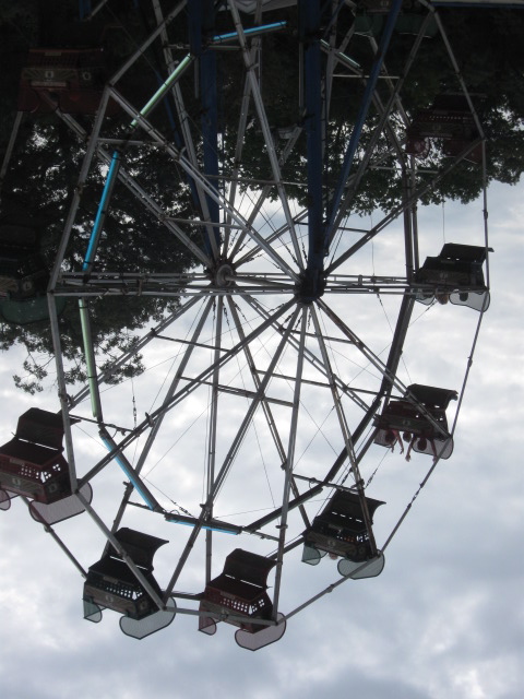 Upside-down Ferris wheel